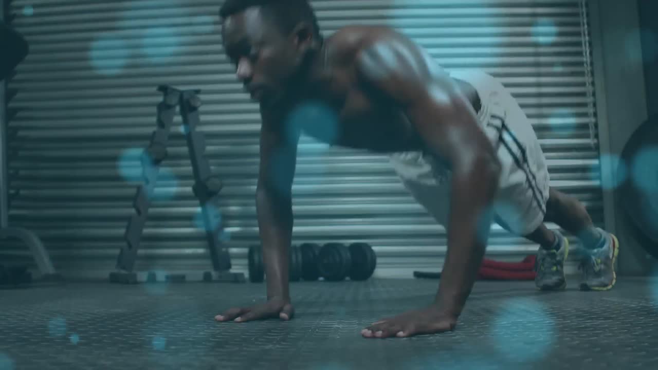 animación de luz brillante sobre un hombre en forma haciendo ejercicio en el gimnasio
