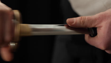 Samurai-martial-arts-demonstration,-blade-closeup