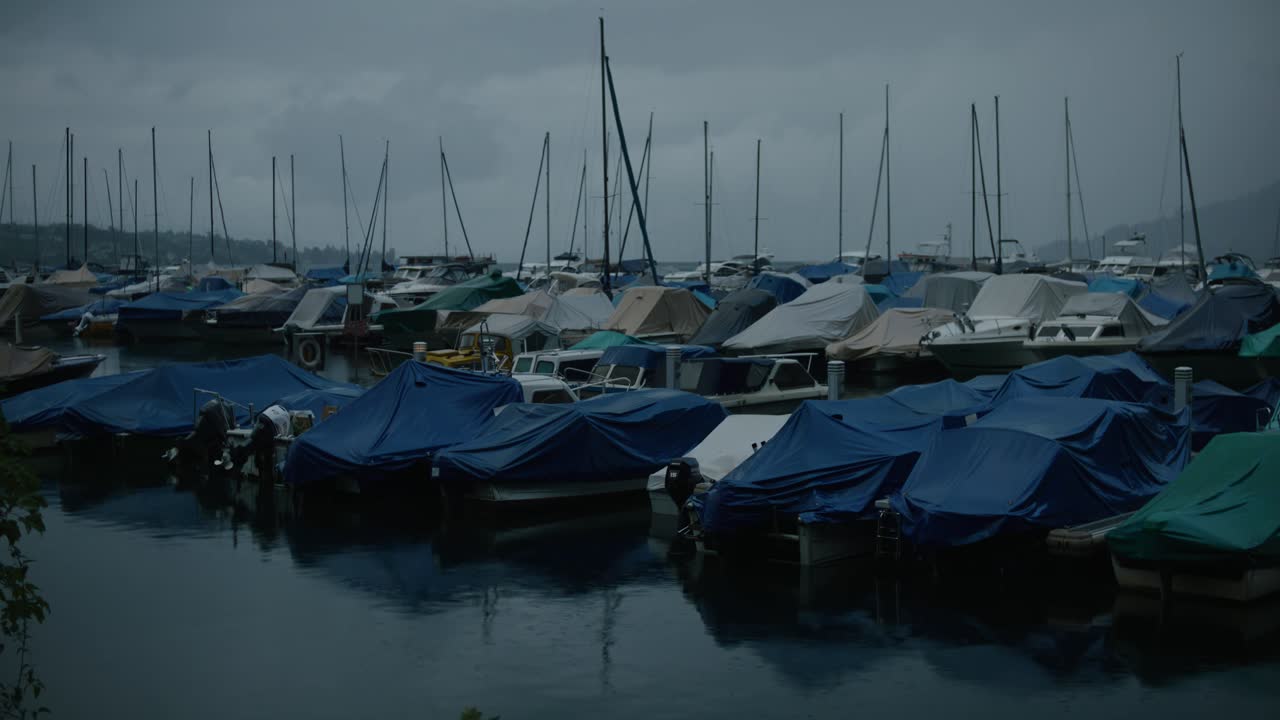Windig, Nebel, Boote, See, Regen, bewölkt, stimmungsvoll, Schweiz, früher Morgen, Hergiswil, Hafen, Europa