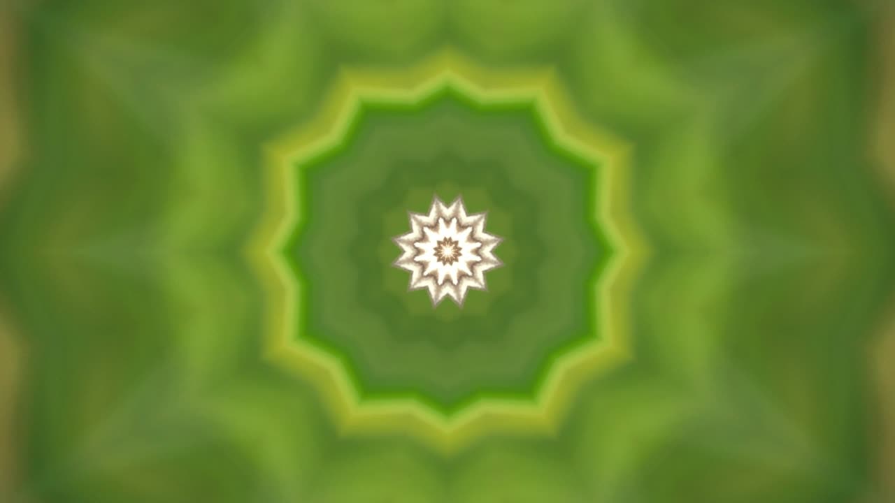 зеленый калейдоскоп с размытым фоном