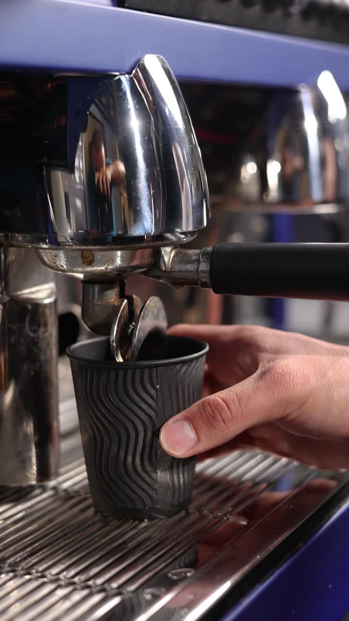 hacer café con una máquina de café