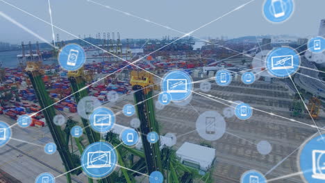 red de iconos digitales frente a la vista aérea del puerto