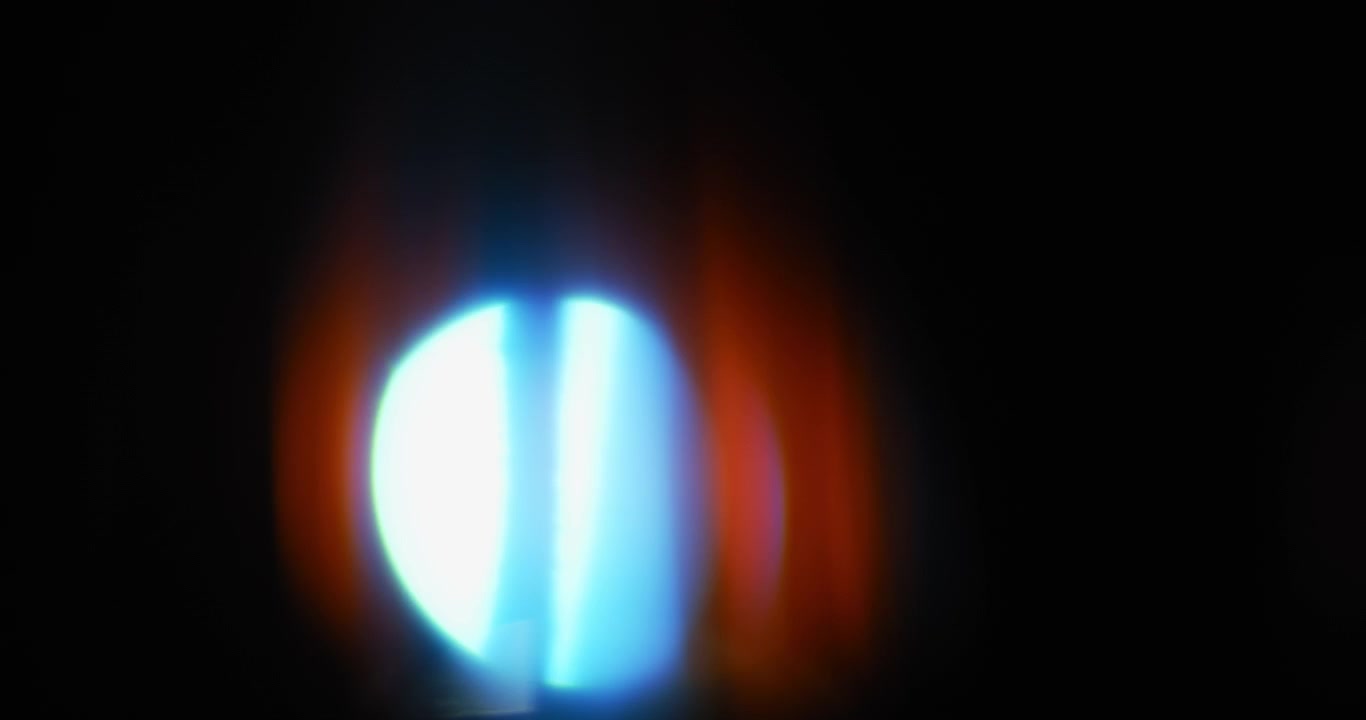 Concetto astratto di luce blu e rossa