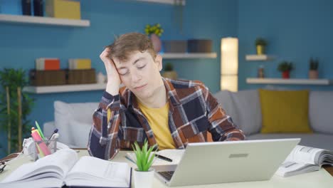 estudiante cansado.