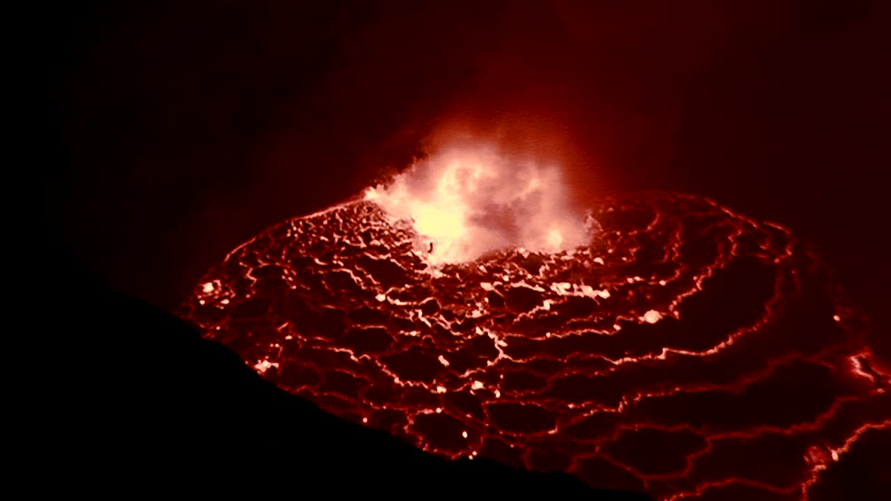 el espectacular volcán nyiragongo entra en erupción por la noche en la república democrática del congo 2