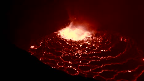 el espectacular volcán nyiragongo entra en erupción por la noche en la república democrática del congo 2