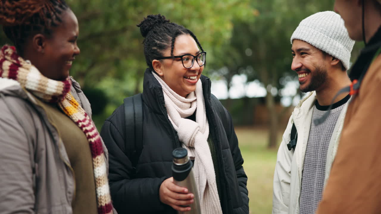 그룹, 캠핑 및 자연에서 친구