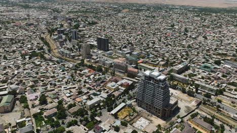 paisaje urbano de uroteppa istaravshan con arquitecturas compactadas en la provincia de sughd, tayikistán