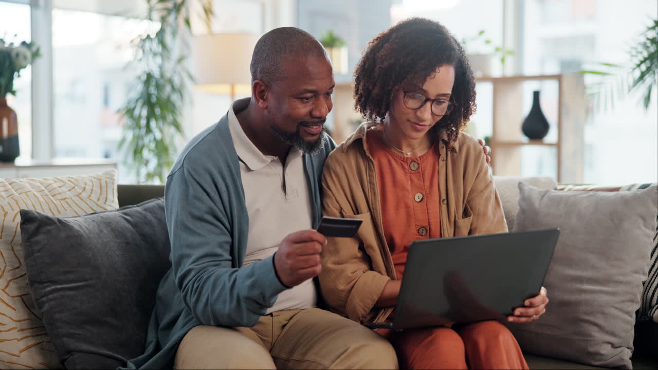 coppia shopping online