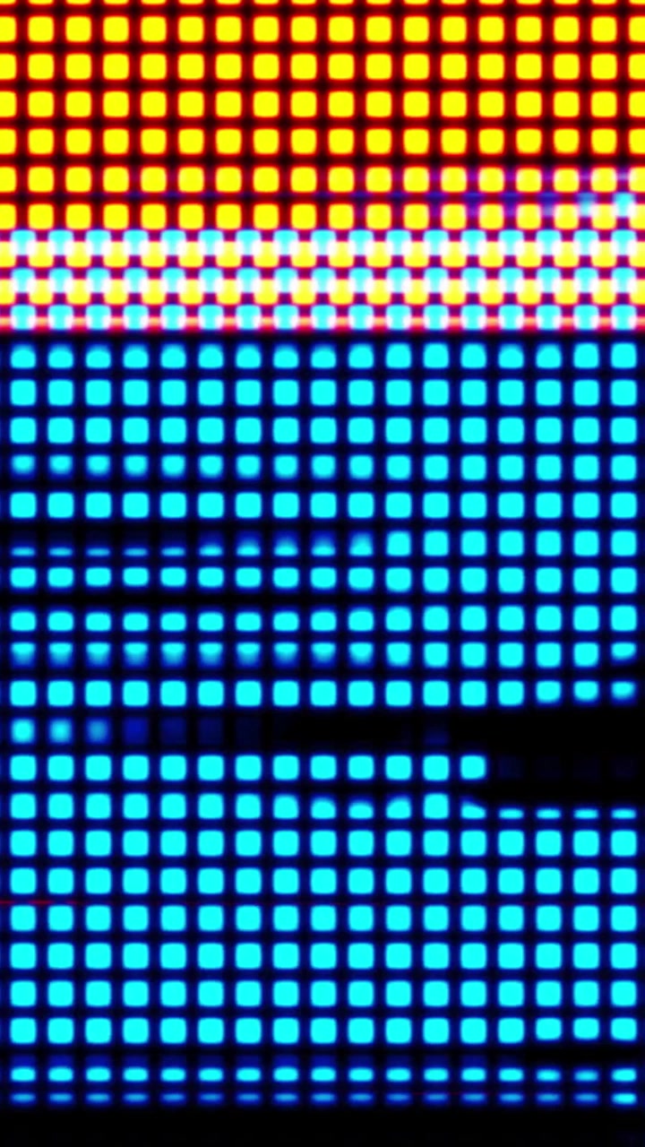 Effetto glitch digitale astratto con quadrati rossi e blu luminosi