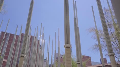 Incredible-revealing-4k-shot-of-Parque-De-Las-Luces,-Plaza-Cinceros,-Medellin