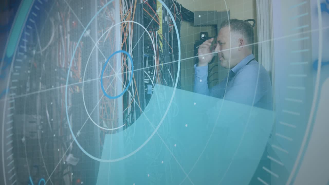 animación de escaneo de alcance y procesamiento de datos sobre el servidor informático caucásico