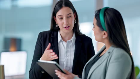 Mujeres,-Trabajo-En-Equipo-Y-Tableta