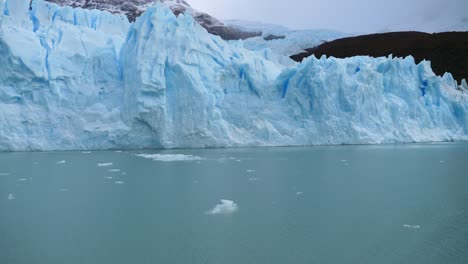 Videoaufnahmen-Vom-Perito-Moreno-Gletscher-In-Argentinien-Von-Einem-Boot-Aus