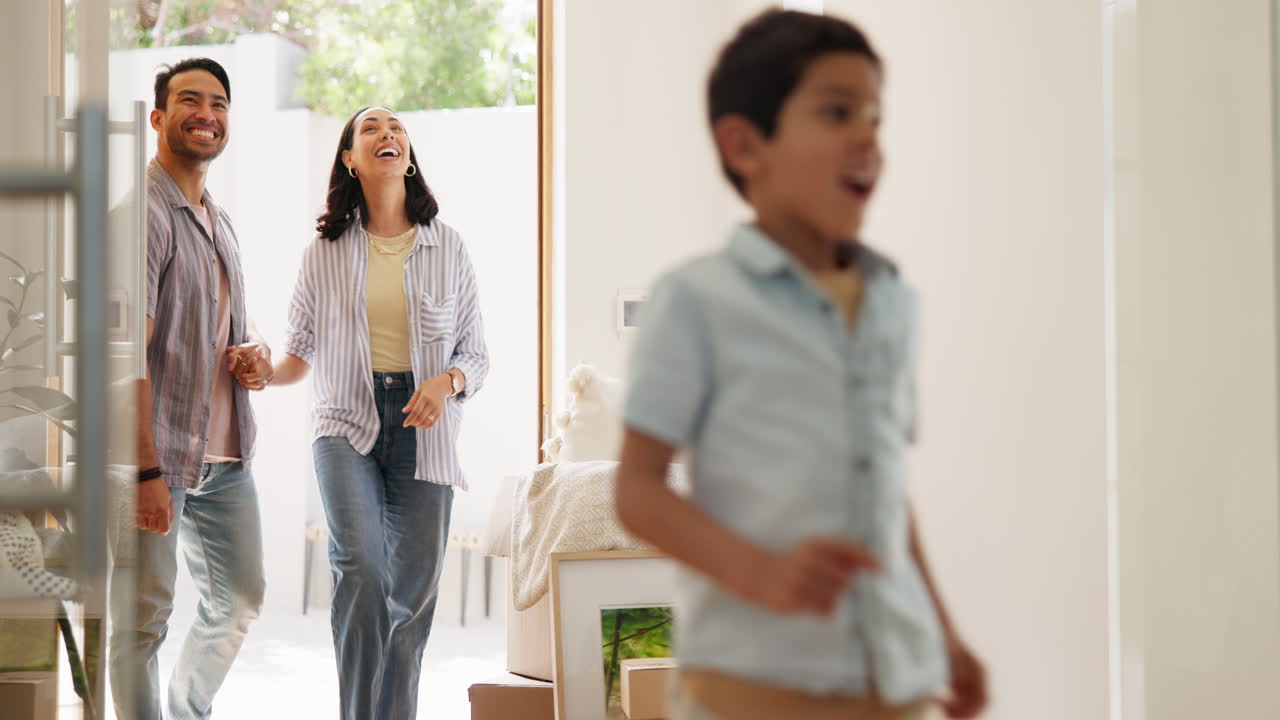 la familia se muda a un nuevo hogar