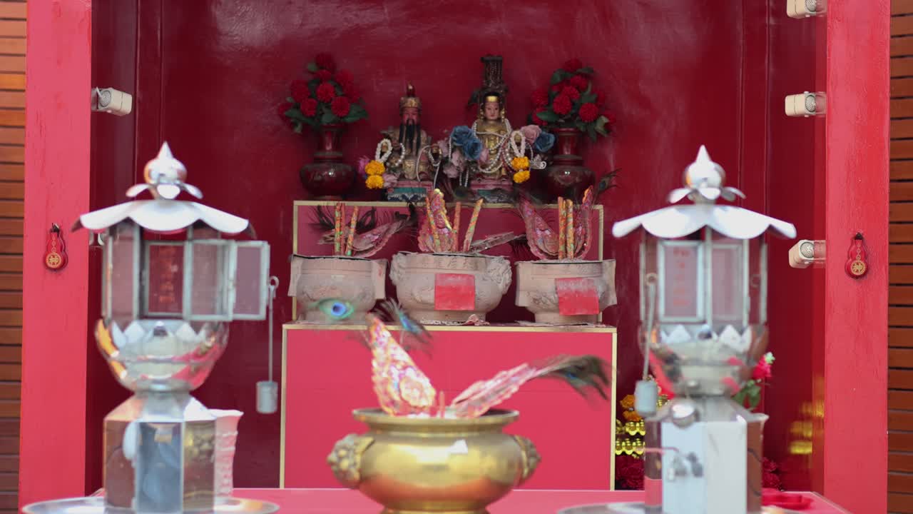 전통적 인 중국 사원 에서 불타는 향나무