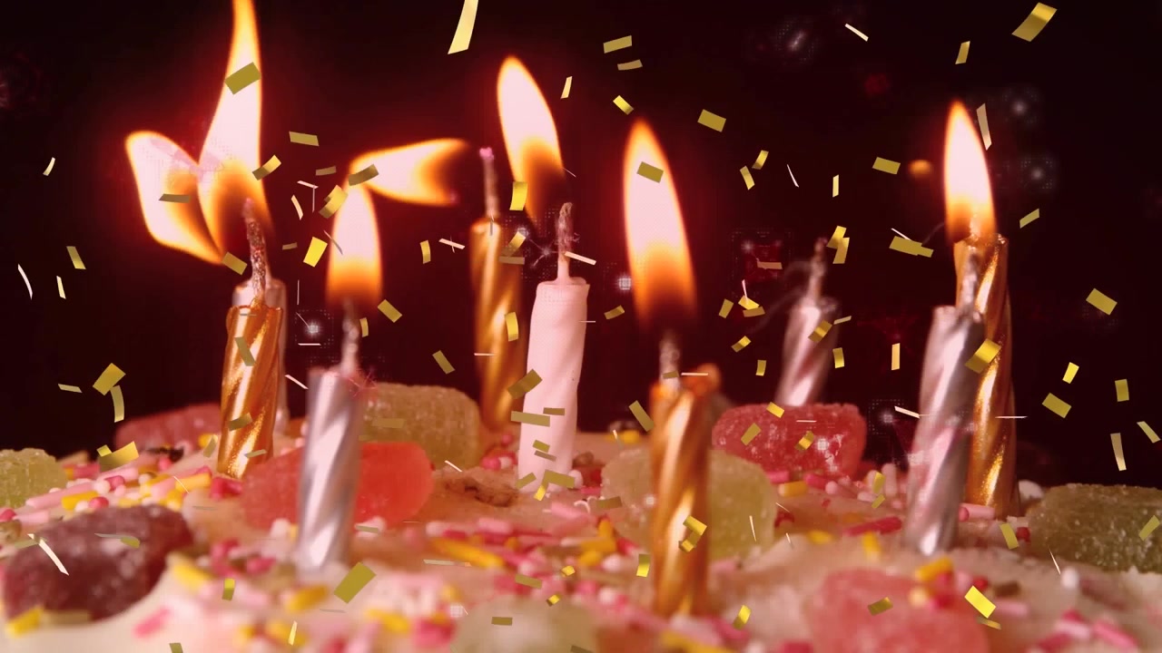 Animazione di coriandoli dorati che cadono su una torta di compleanno con candele