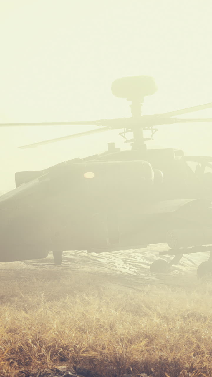 Elicottero militare nel deserto