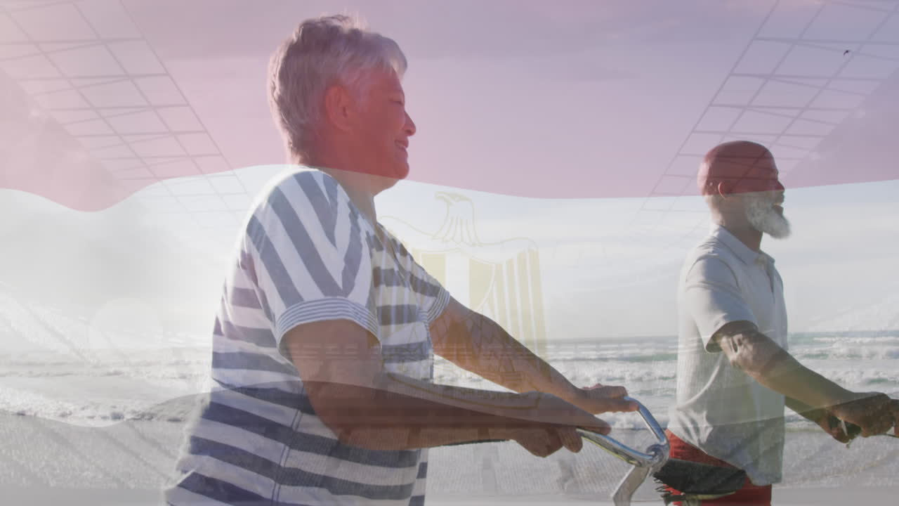 이집트의 발이 자전거를 타고 있는 행복한 이중 인종 부부 위에 있는 애니메이션