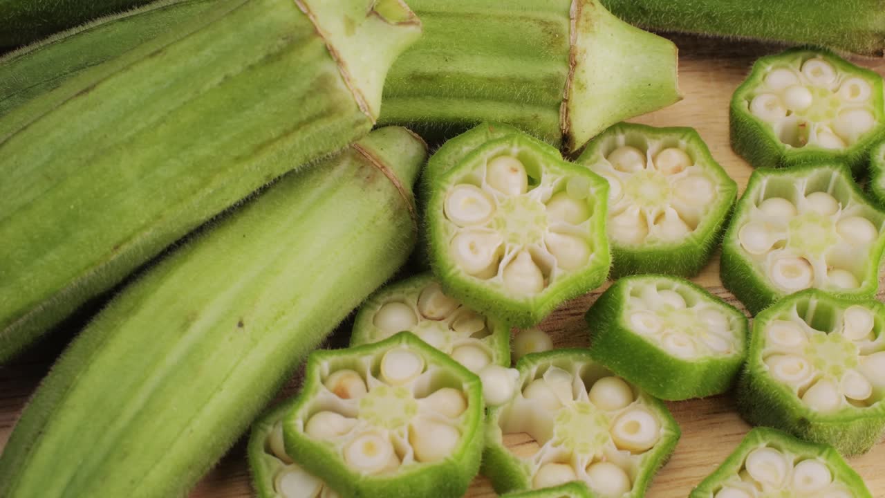 okra en rodajas