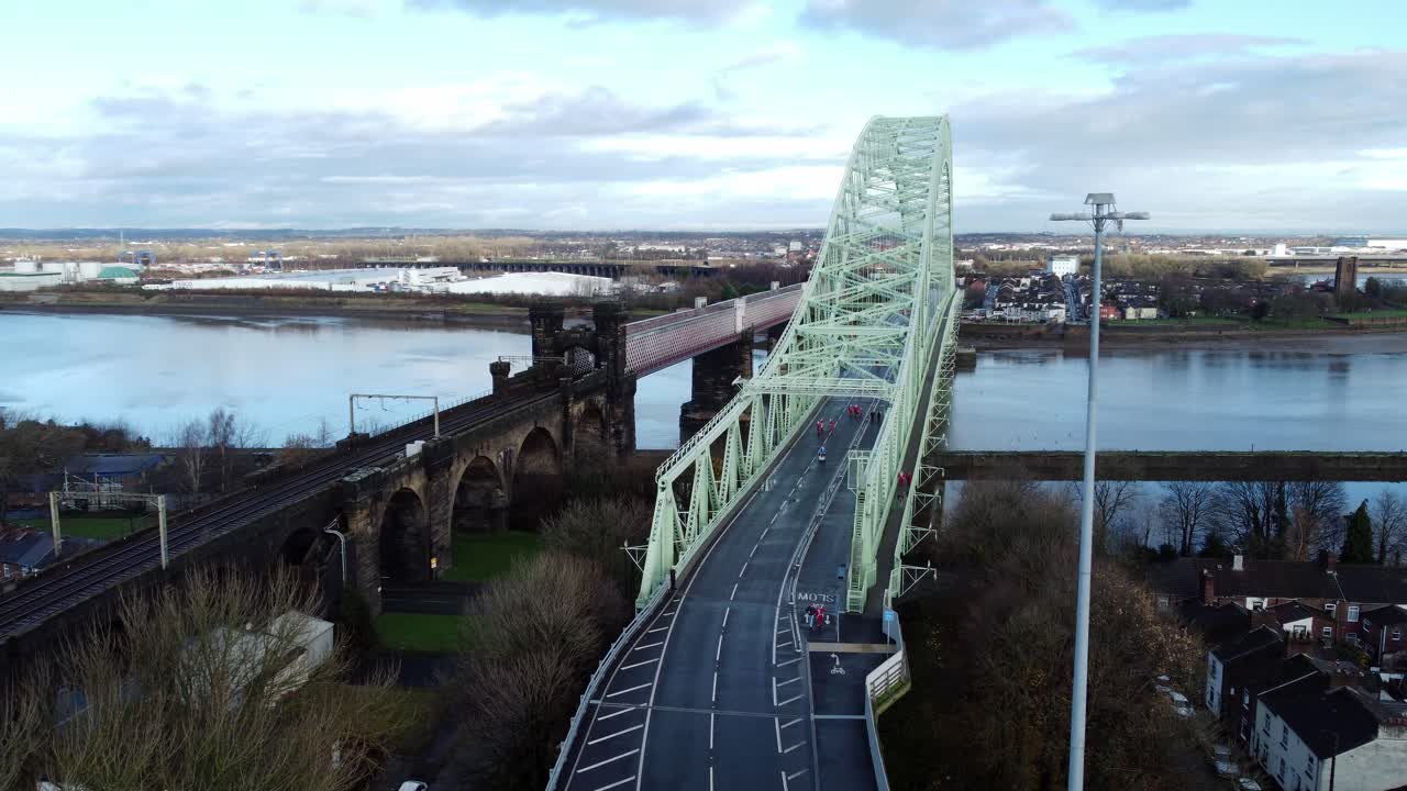 자선 산타 대쉬 펀 런콘 실버 주빌리 브릿지 조감도 와이드 돌리 왼쪽