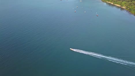 A-dynamic-tracking-footage-of-a-fast-boat-coming-from-a-jetty-in-Ma-On-Shan-town,-Hong-Kong