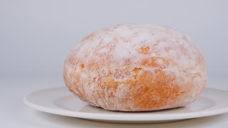 comida japonesa y rosquilla