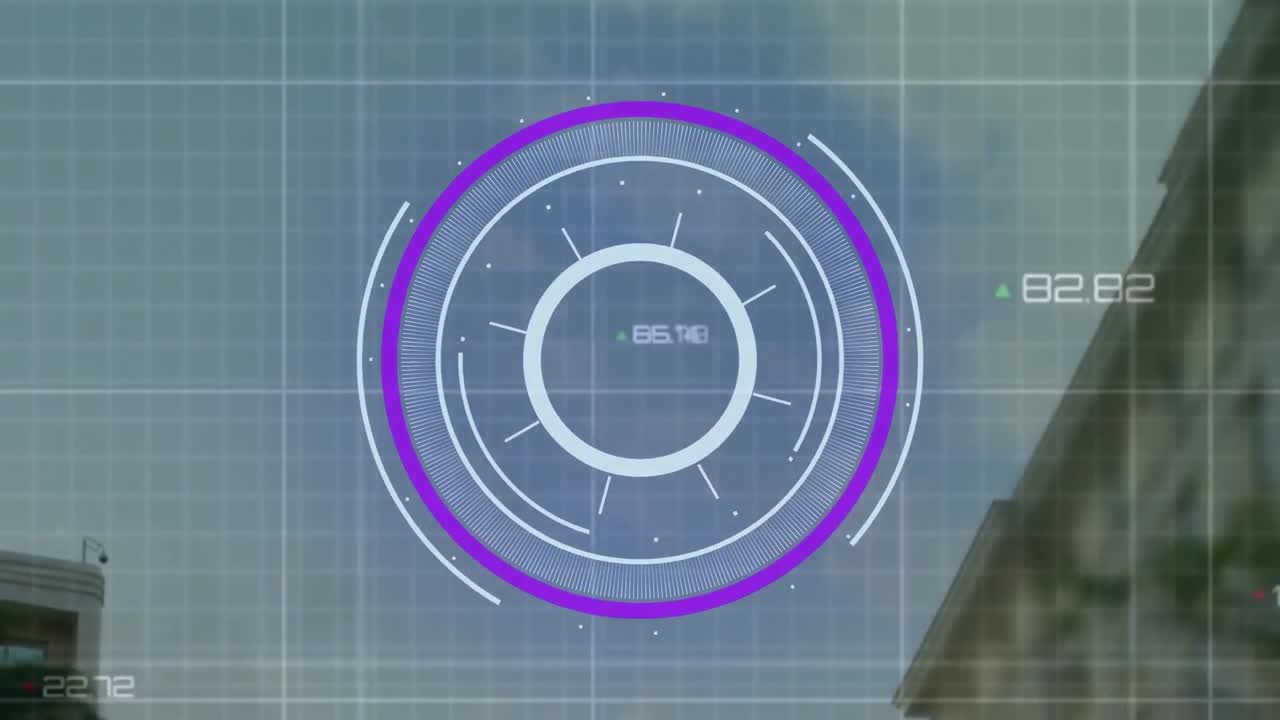 animación del procesamiento de datos a través de la red de red contra escáneres redondos y edificios altos.