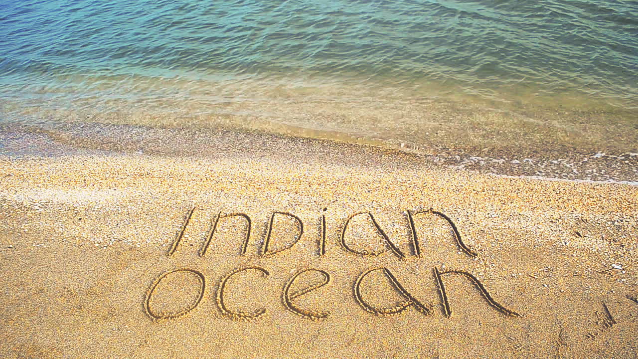 Iscrizione sulla sabbia dell'Oceano Indiano. Un'iscrizione sulla spiaggia.