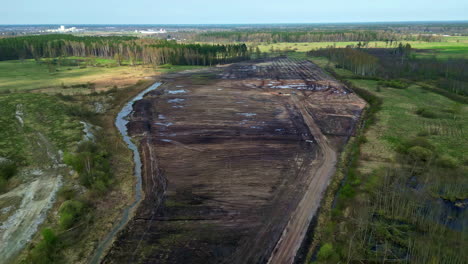 Land-Wurde-Gerodet,-Um-Eine-Solarpanel-Farm-Zu-Bauen-–-Luftüberflug