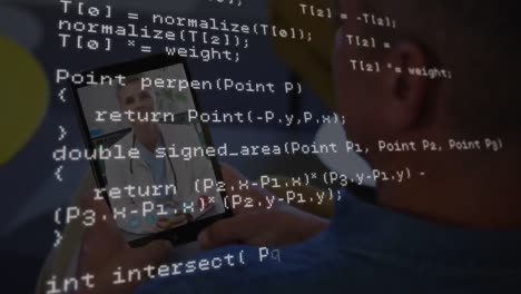 Animation-Der-Datenverarbeitung-über-Einen-Mann-Auf-Einem-Tablet-Videoanruf