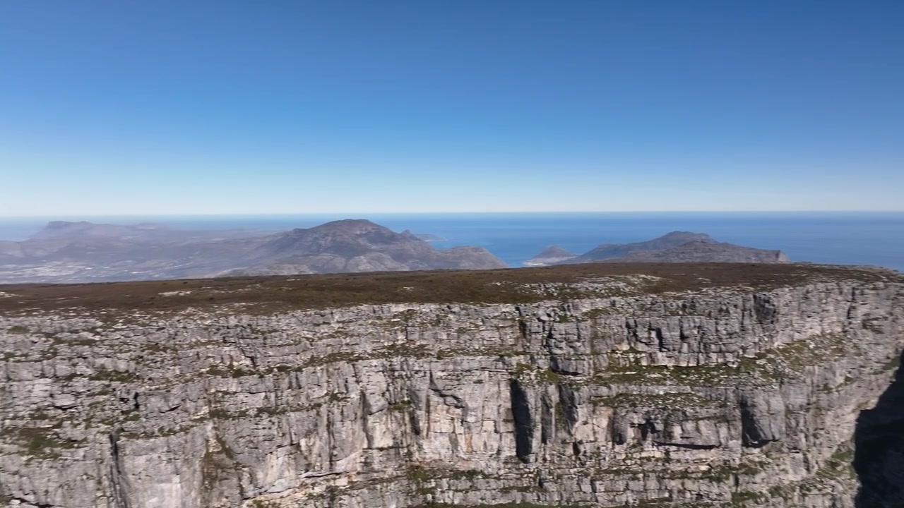 Maestose riprese aeree con drone di Cape Town Ward 77, Città del Capo, Sudafrica, all'alba.