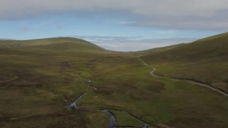 Paisaje-Típico-De-Escocia-Por-Drone