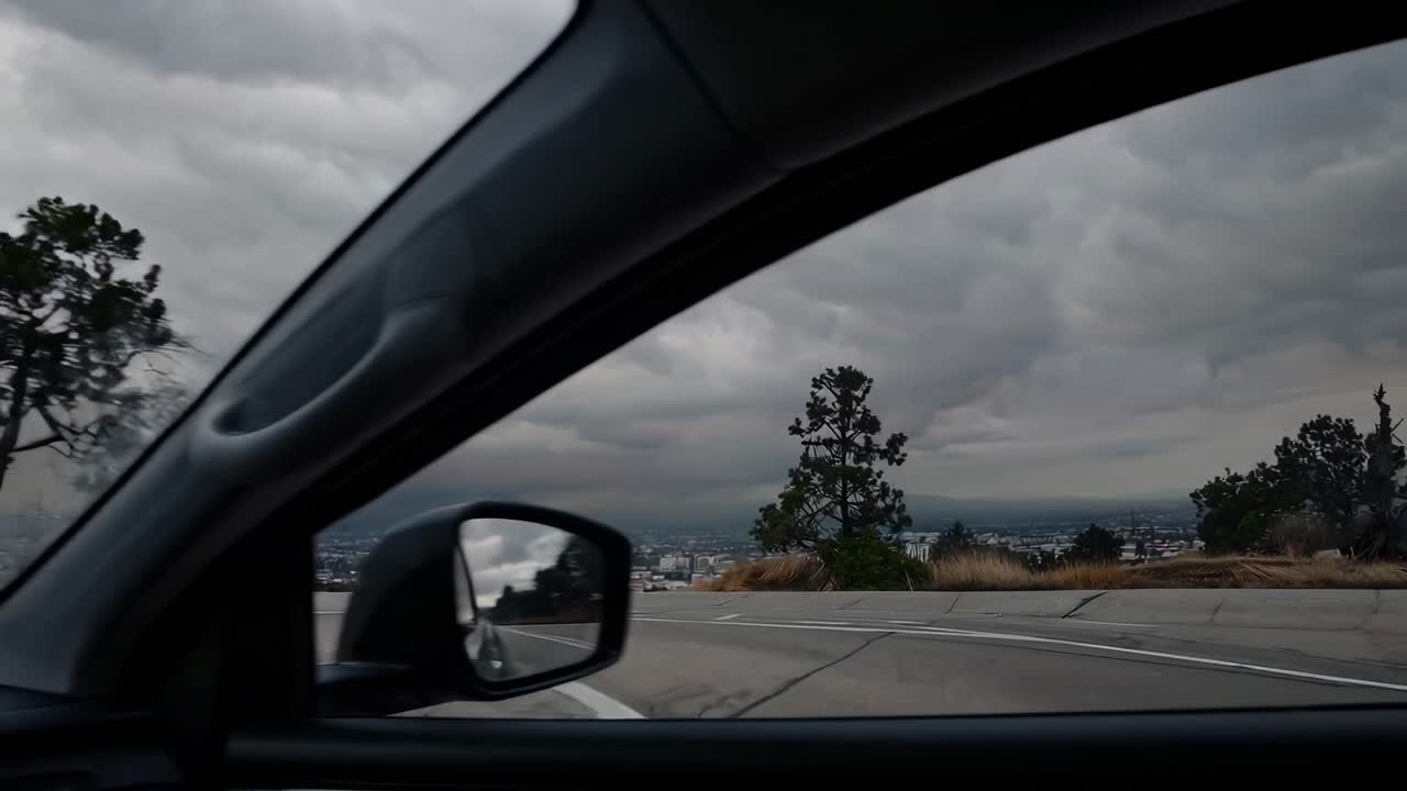 vistas de incendios forestales desde una ventana de coche