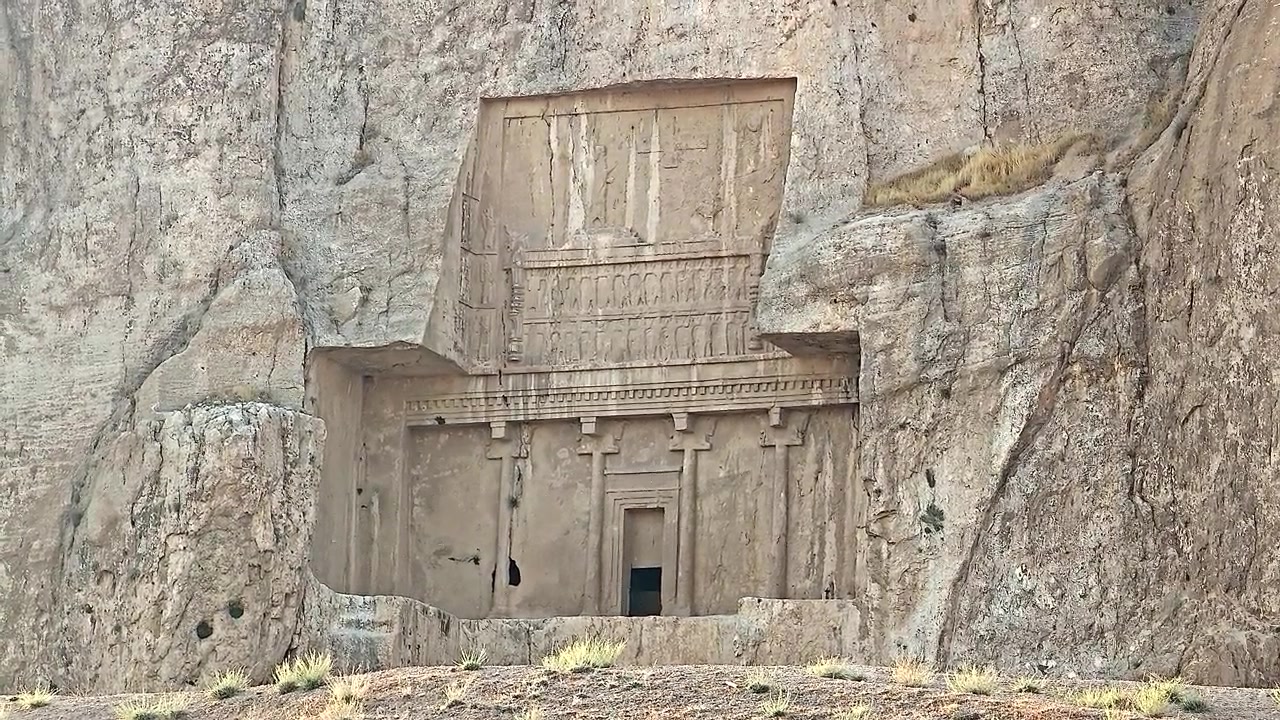 Antiga Tumba Rupestre em Naqsh-e Rostam, Irã