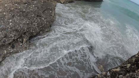 Spanien-Strand-Von-Malaga-Nerja-An-Einem-Bewölkten-Sommertag-Mit-Einer-Drohne-Und-Einer-Stabilisierten-Action-Cam-12