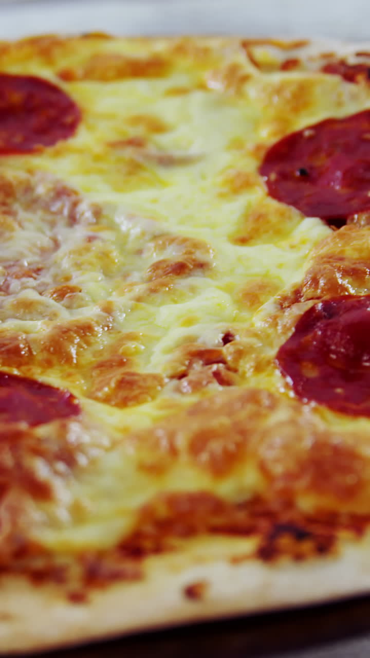 Pizza con salame piccante