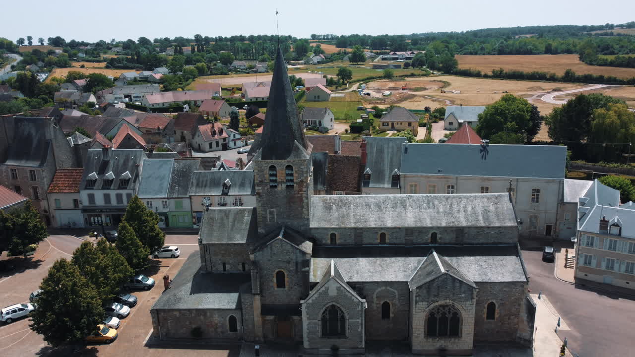 교회 가 있는 프랑스 마을 의 공중 사진