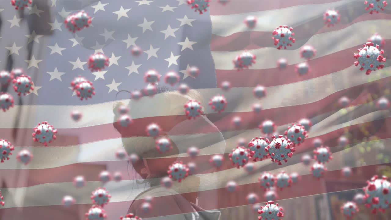 코로나19 세포와 마스크를 쓴 여성이 우리에게  ⁇ 발을 흔들고 있습니다.