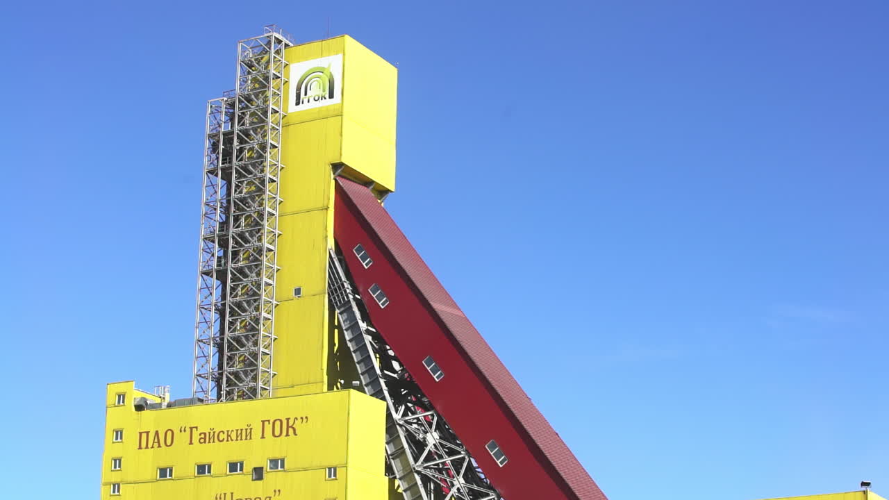 컨베이어 벨트와 함께 산업 시설