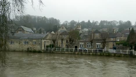 An-English-Old-Country-Village-next-to-the-River-Upon-Avon