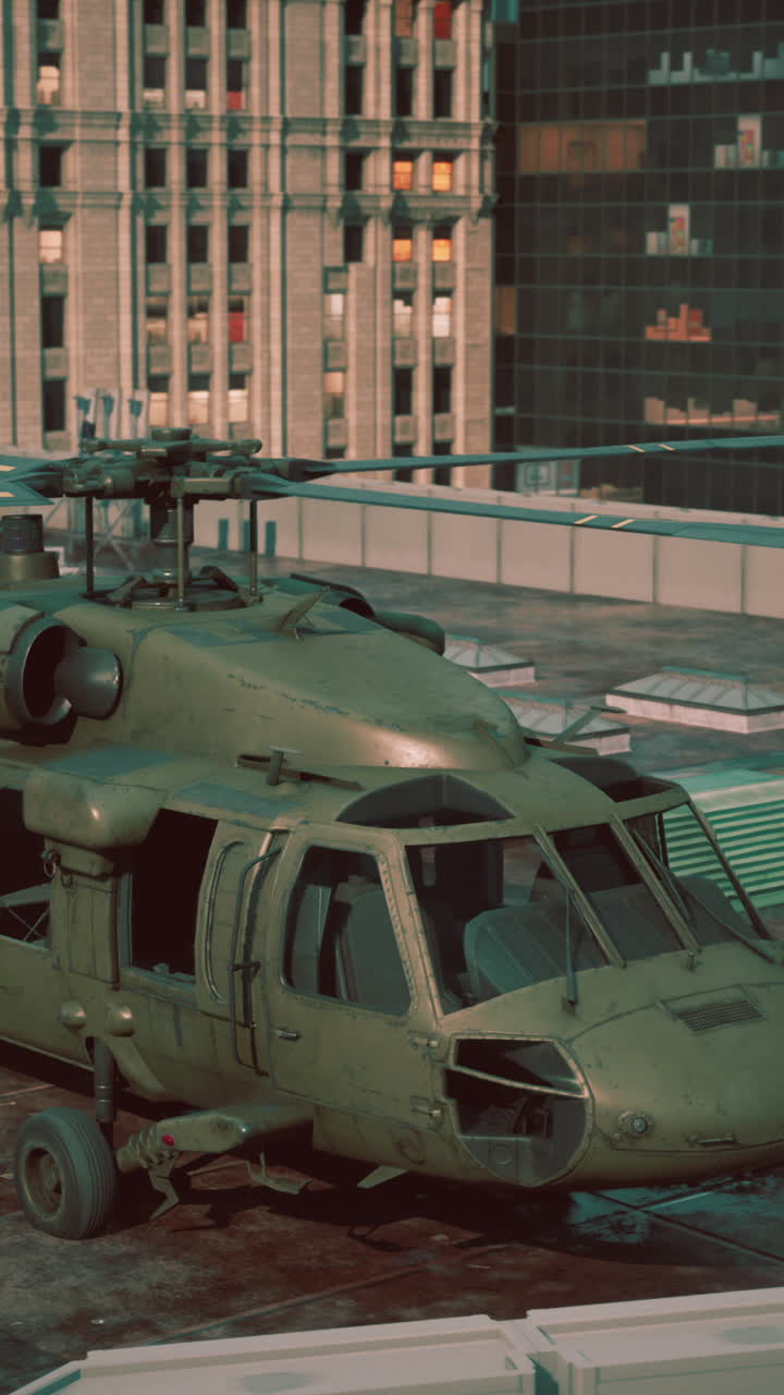 helicóptero militar en el techo