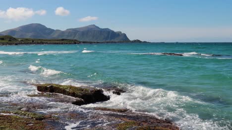 beach lofoten islands es un archipiélago en el condado de nordland, noruega.