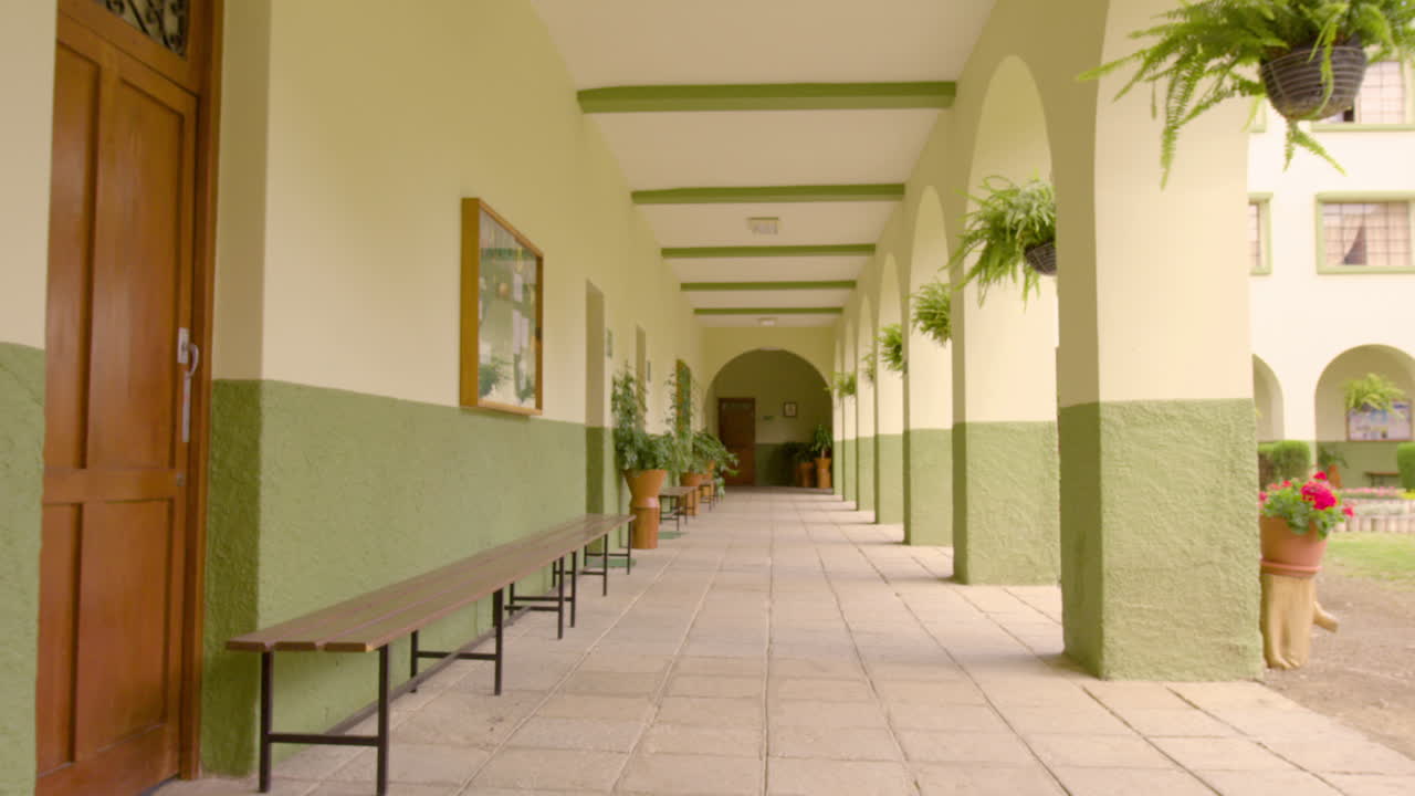 salón de casa antigua viajando