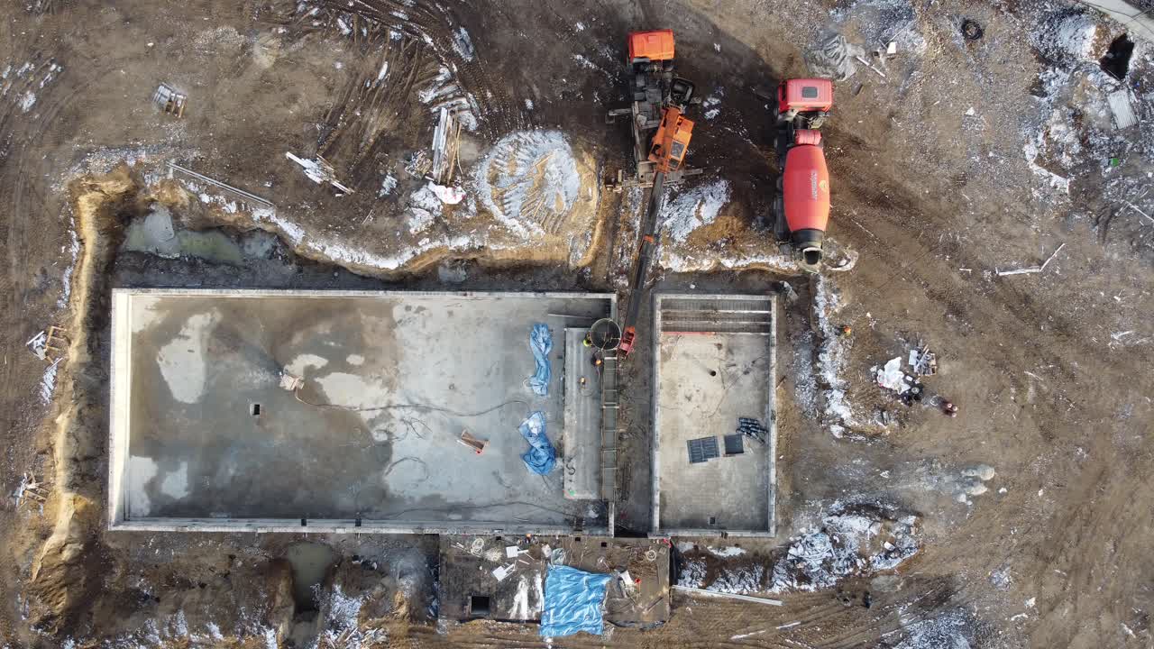 construcción de piscinas. estructura de acero. estructura de acero del piso de la piscina.