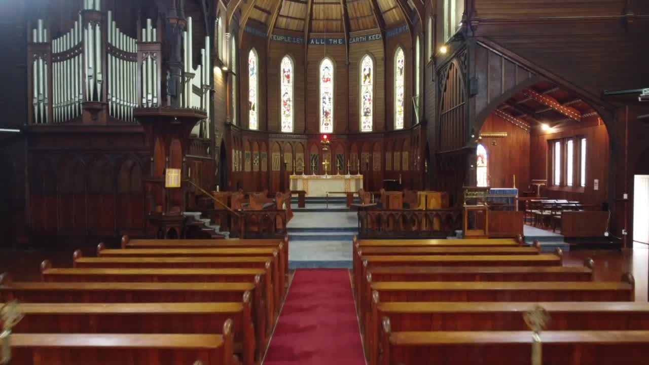 교회에서 날고 있는 드론 1.mp4