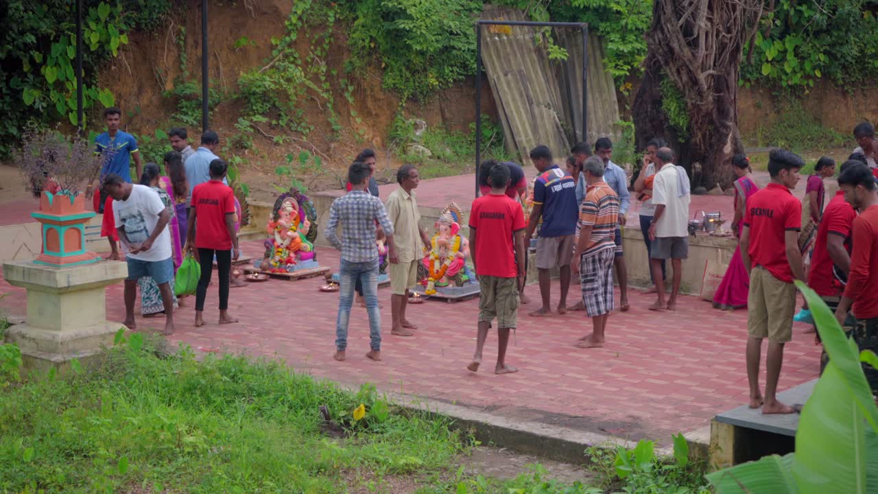 ganpati vasarajan lineing up statues ganpati .