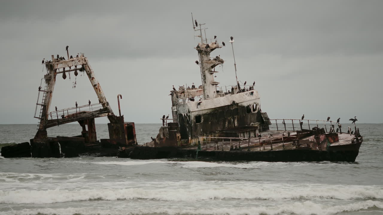 해변 에서 선박 침몰