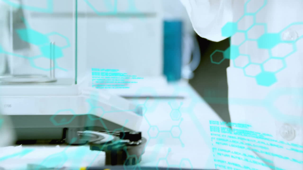 animación del procesamiento de datos científicos sobre un científico caucásico en el laboratorio.