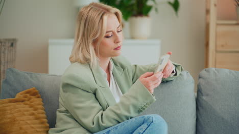 self-confident businesswoman manages company from sofa